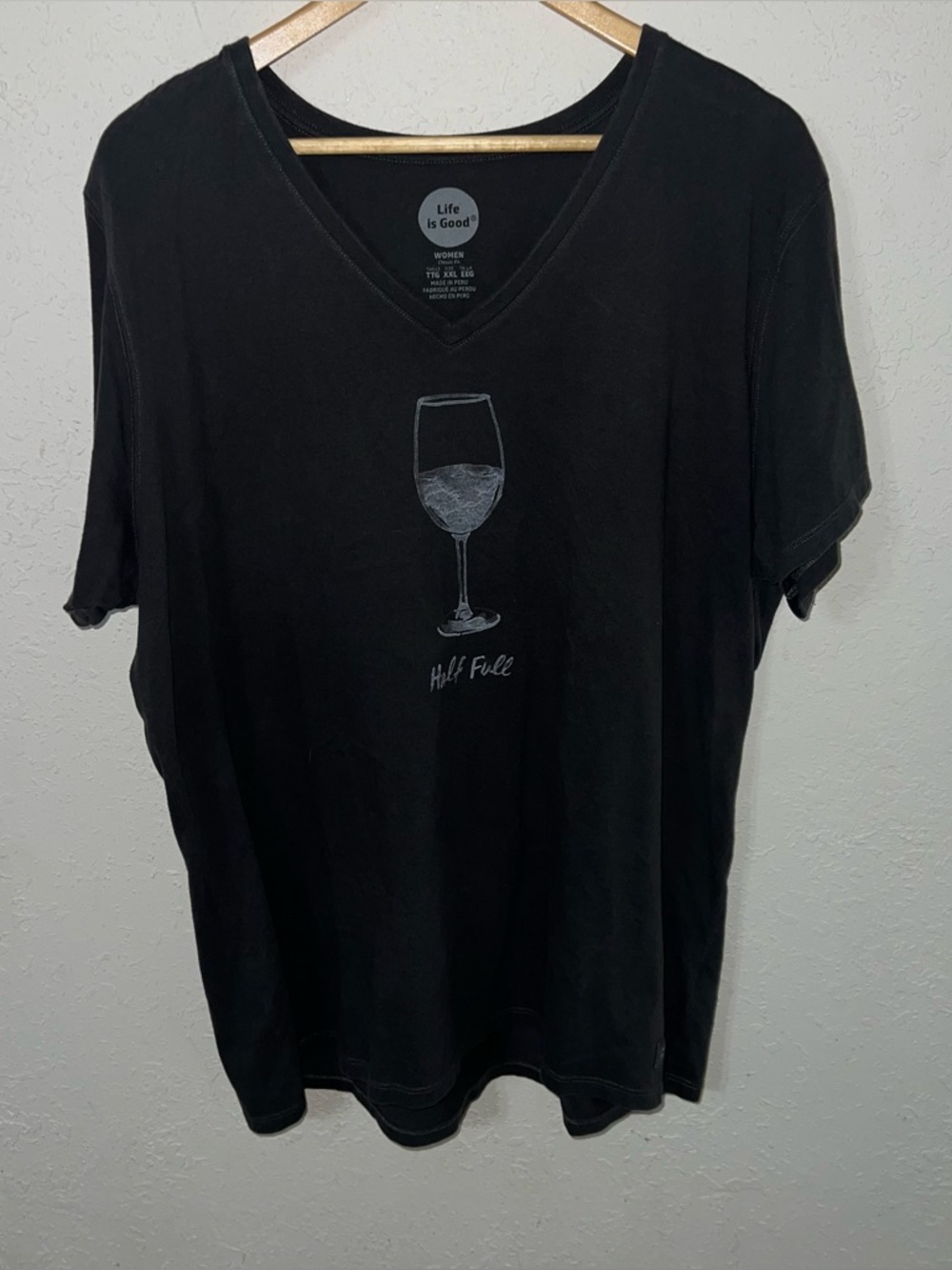 Life Is Good Glass Half Full Classic Fit V Neck Short Sleeve Tee Size XXL.